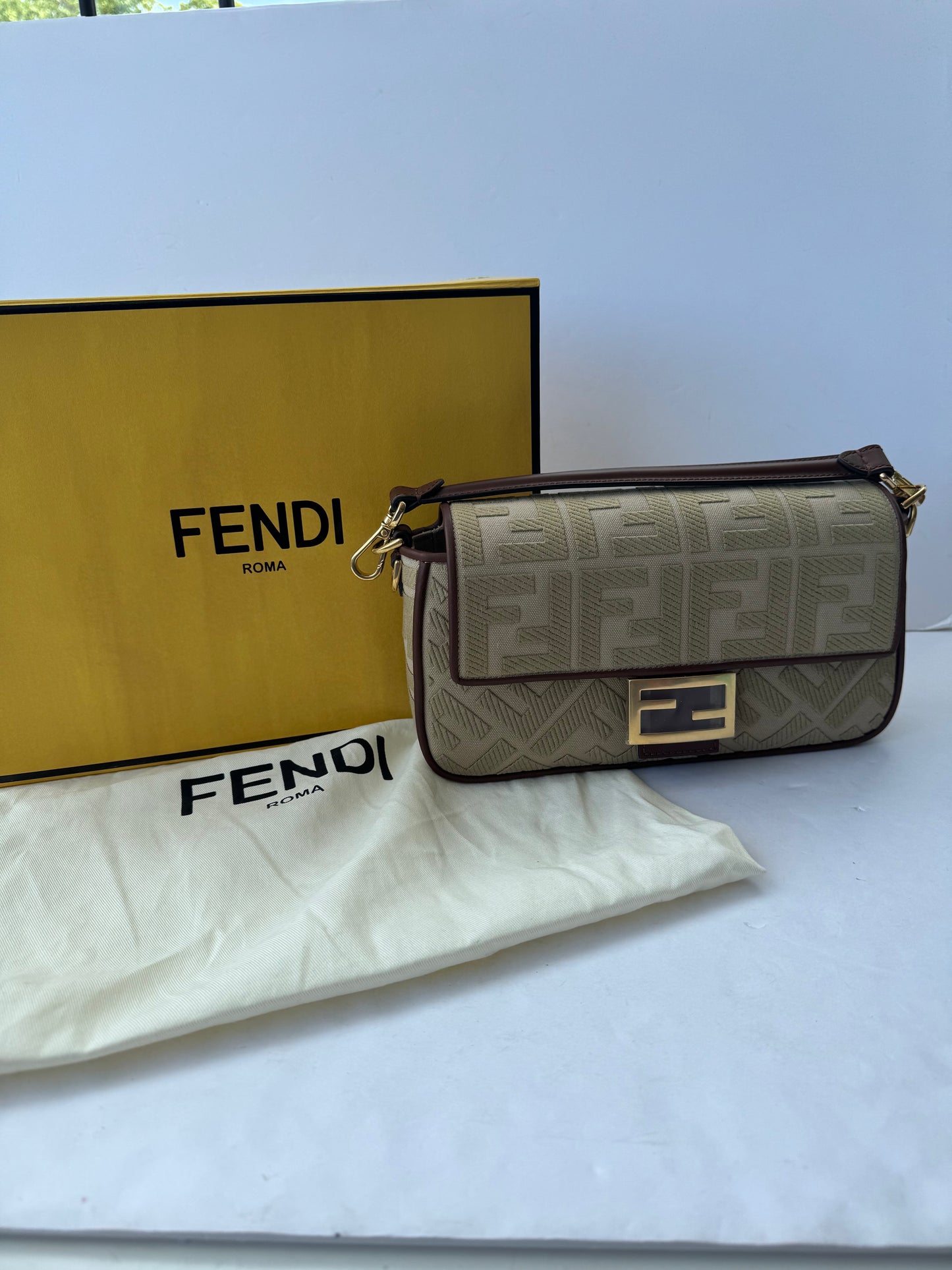 Fendi Baguette bag motivo FF