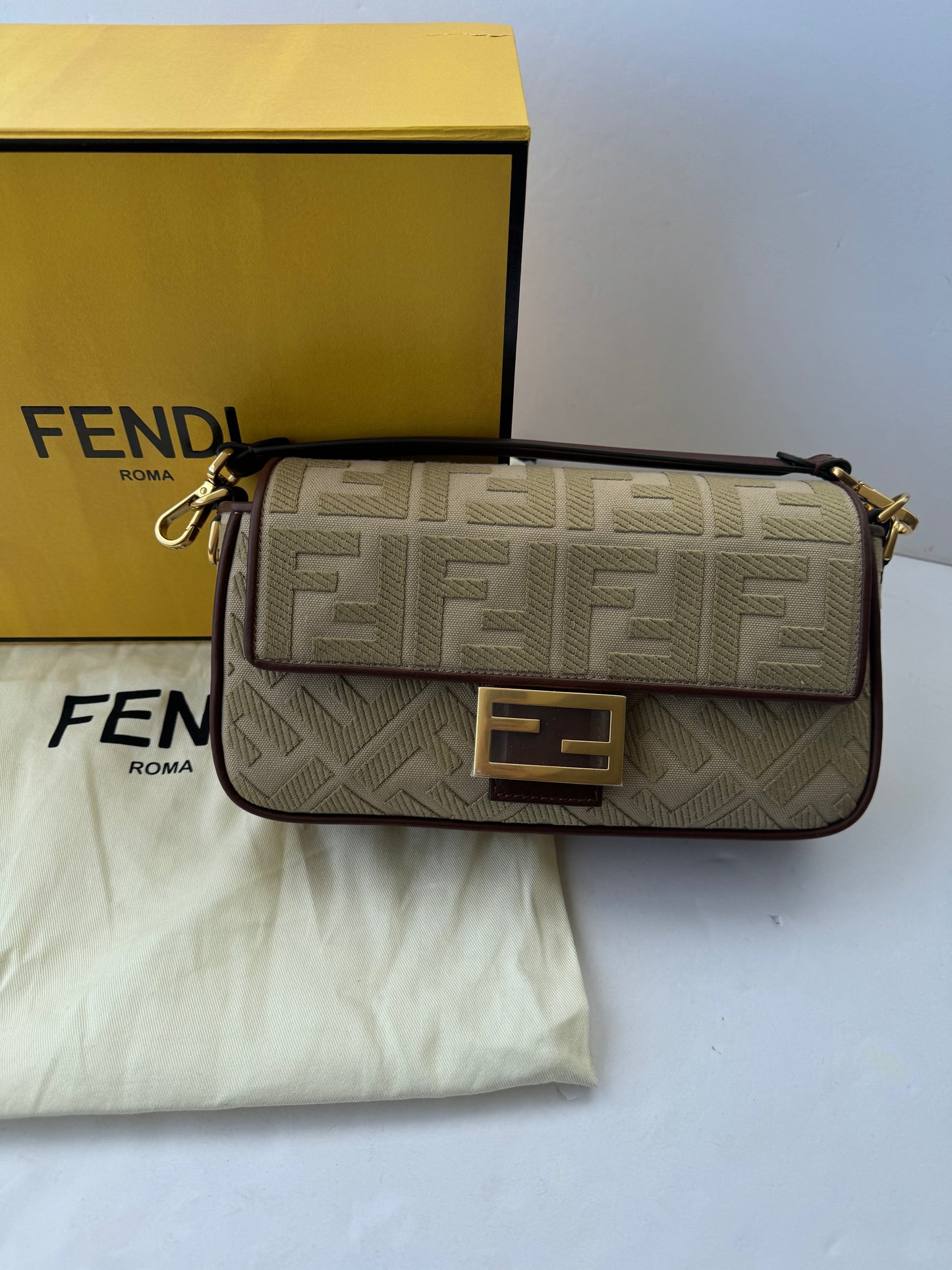 Fendi Baguette bag motivo FF
