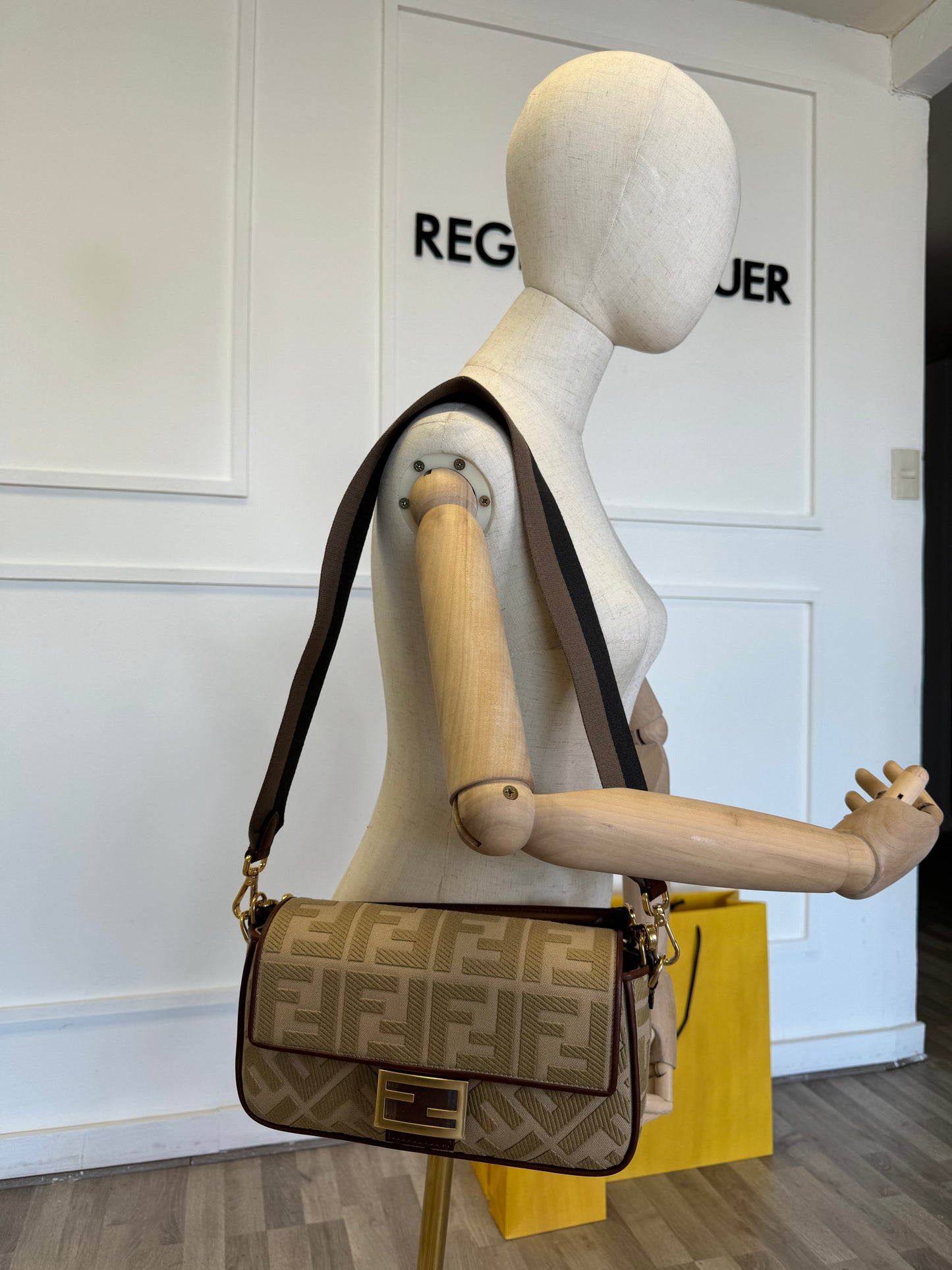 Fendi Baguette bag motivo FF