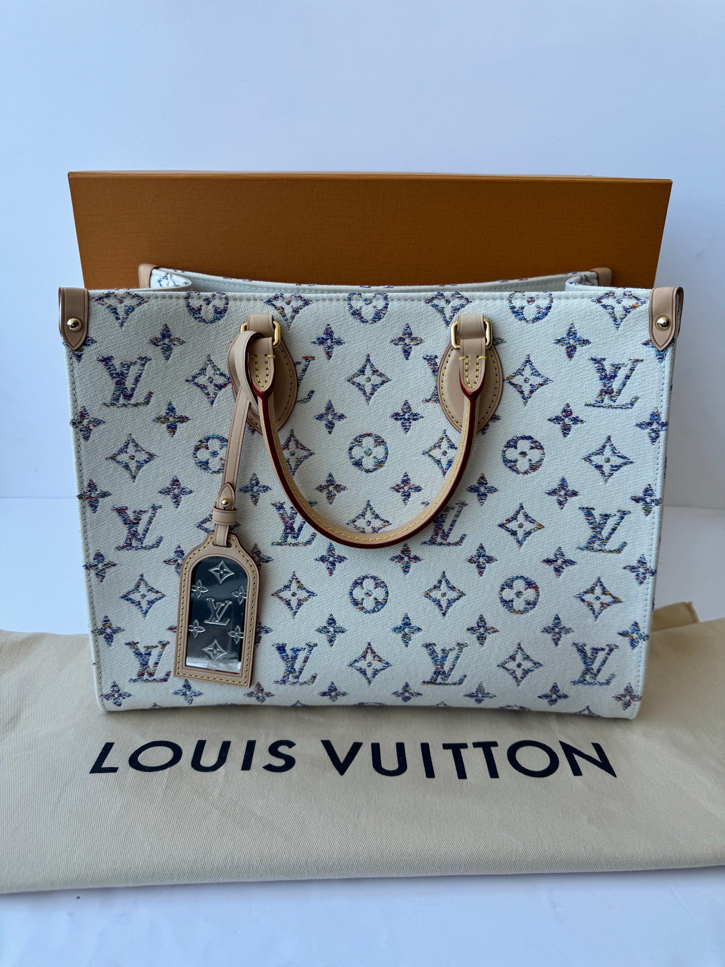 Louis Vuitton OnTheGo MM