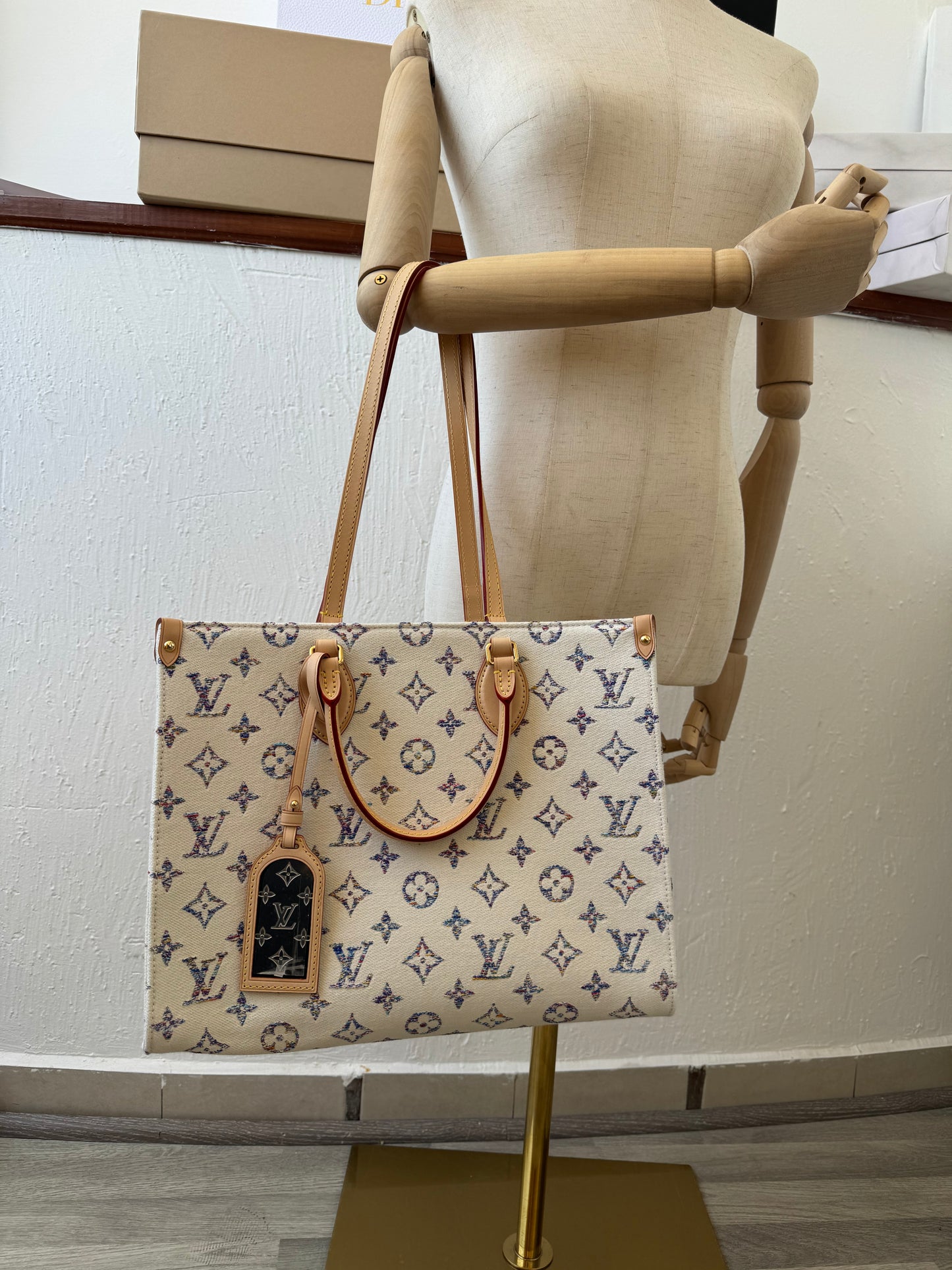 Louis Vuitton OnTheGo MM