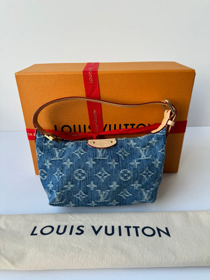 Louis Vuitton Hills Pochette Bag