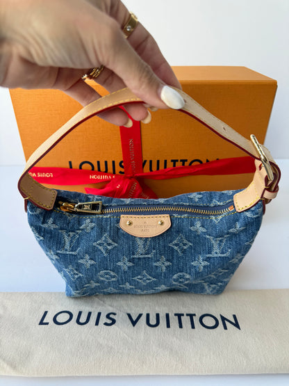 Louis Vuitton Hills Pochette Bag